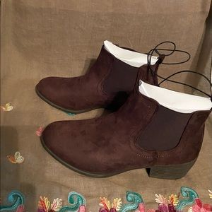 pop  Emmy new chocolate suede booties . size 10 med. new with tags.
